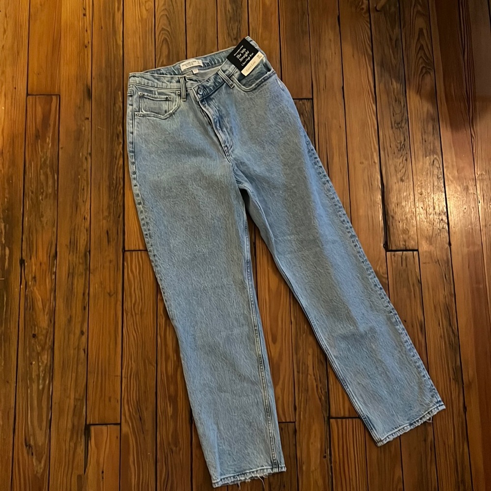 NEW Size 30 Abercrombie 90’s Straight Ultra High Rise - Curve Love Crossover